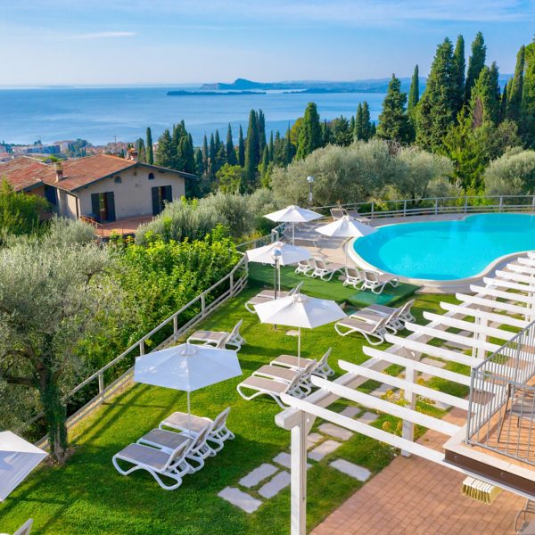Residence con piscina Lago di Garda